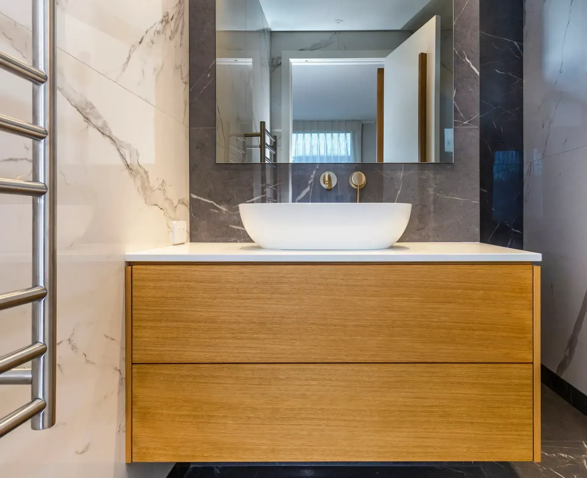 Bathroom stone details
